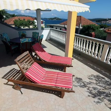 Apartamento 3 Bedroom And 3 Bathroom Apartment In Tisno *