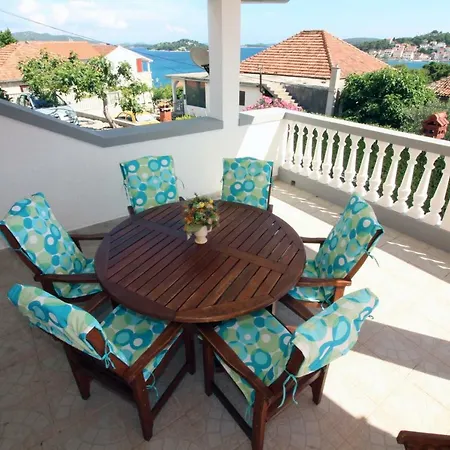 Apartamento 3 Bedroom And 3 Bathroom Apartment In Tisno *