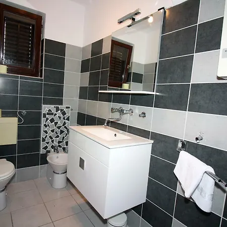 3 Bedroom And 3 Bathroom Apartment In Tisno