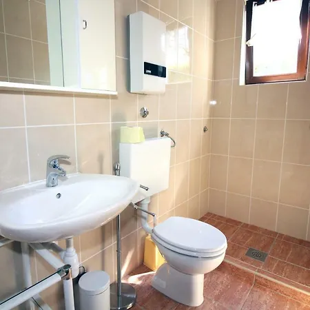 Apartamento 3 Bedroom And 3 Bathroom Apartment In Tisno *